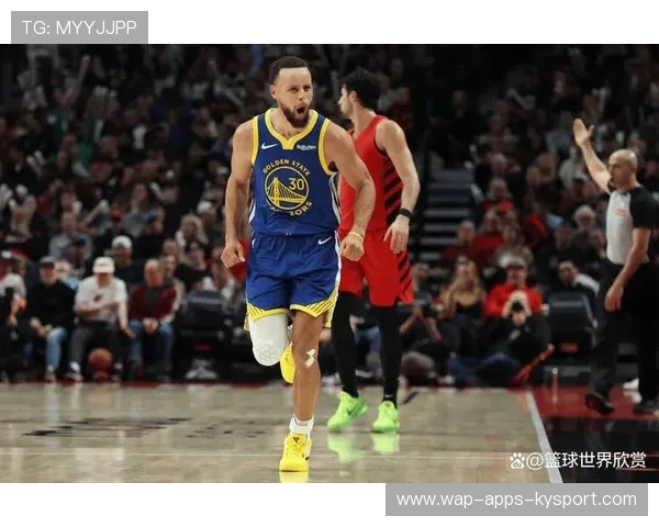 库里外线连续命中三分，勇士在客场翻盘成功