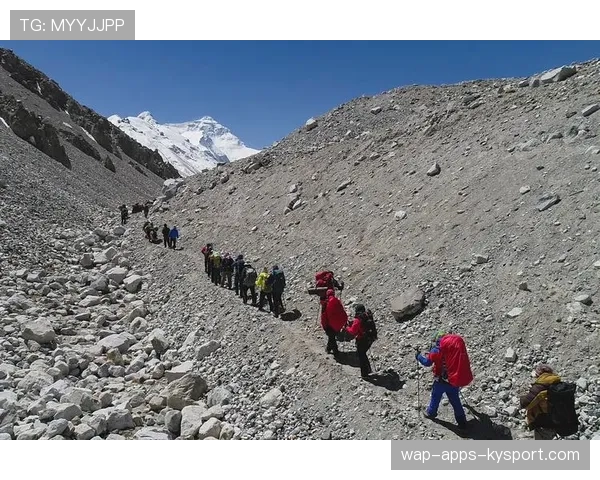世界登山青年营结营：中国队员在高海拔适应性测试中表现亮眼，世界登山协会