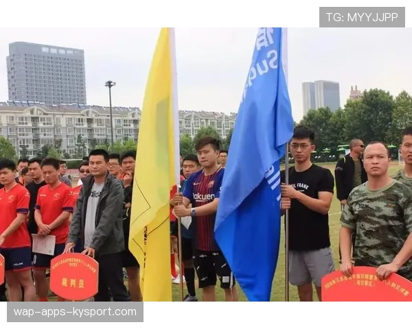 球员赛中裁判通讯录与技术台联络流程公开，足球裁判通讯设备
